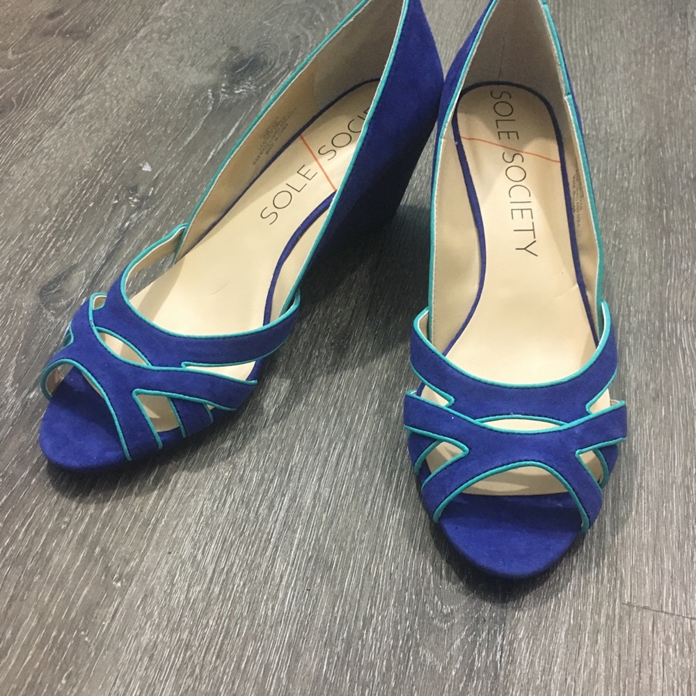 Two-tone blue suede wedge heel peep-toe sandals